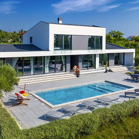4 Bedroom Stunning In Hébergement de vacances Rakalj