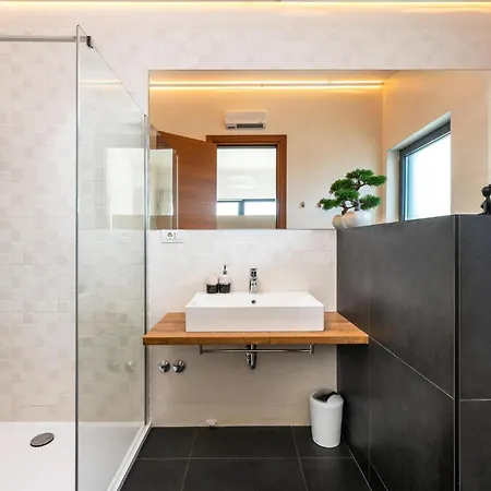 4 Bedroom Stunning In